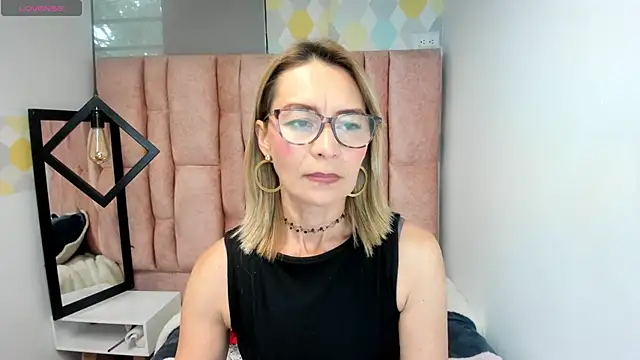 Issa Milf   online show from 21, 4, 2026