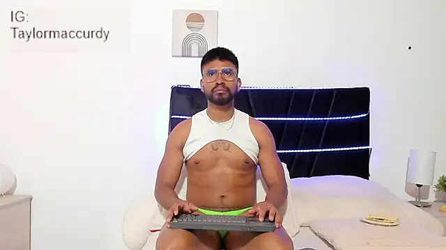 Taylormaccurdy  online show from 21, 11, 2025