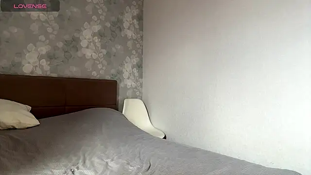 MIA SHADE online show from 25, 11, 2025