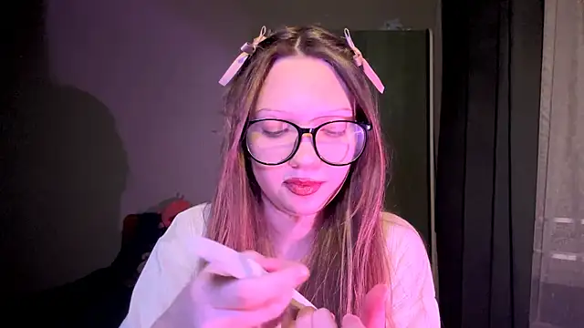 EmiIyKitty online show from 12, 11, 2025