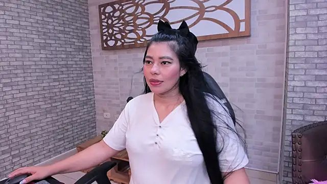 Alisonn Doll online show from 14, 10, 2025