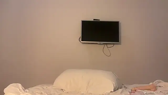 realrockybee1 online show from 8, 11, 2025