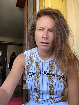 Snapshot of GoldenPussy1329 chatting on 26, 7, 2026 GoldenPussy1329 online show from 26, 7, 2026
