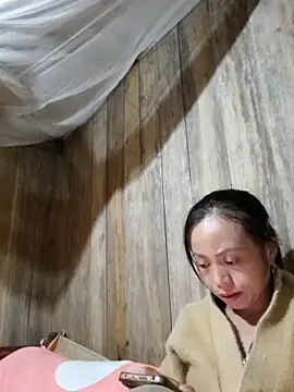 Snapshot of Tuyet_xx chatting on 28, 10, 2025 Tuyet xx online show from 28, 10, 2025