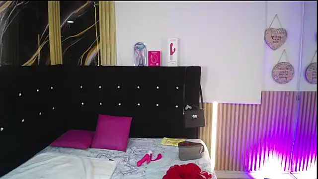 chloe  Jones  online show from 6, 4, 2026