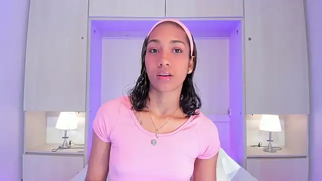 Snapshot of AnahiCollins chatting on 5, 7, 2026 AnahiCollins online show from 5, 7, 2026
