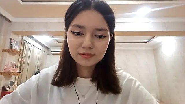 Snapshot of ImogeneMalinconico chatting on 10, 10, 2025 ImogeneMalinconico online show from 10, 10, 2025