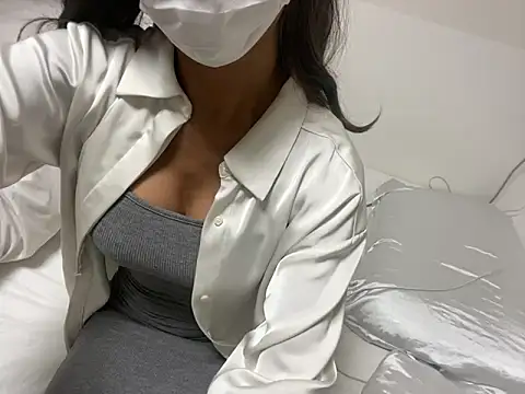 Snapshot of Toriyufu chatting on 2, 12, 2025 Toriyufu online show from 2, 12, 2025