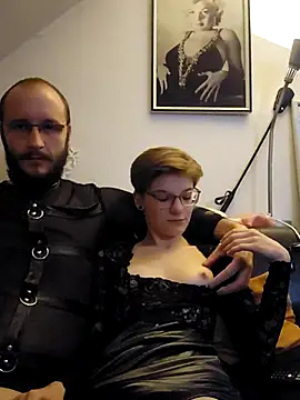 Snapshot of hellgirlzheaven chatting on 2, 10, 2025 hellgirlzheaven online show from 2, 10, 2025