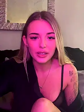 Snapshot of EllieEllxx chatting on 10, 10, 2025 EllieEllxx online show from 10, 10, 2025