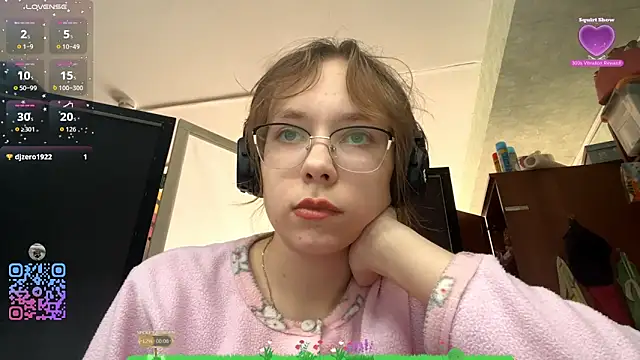 Snapshot of ArielleBiernacki chatting on 4, 10, 2025 ArielleBiernacki online show from 4, 10, 2025
