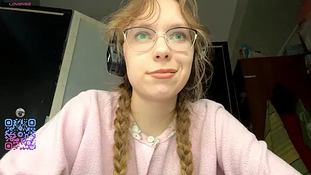 Snapshot of ArielleBiernacki chatting on 7, 10, 2025 ArielleBiernacki online show from 7, 10, 2025
