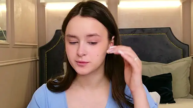 EvaSwen online show from 17, 4, 2026