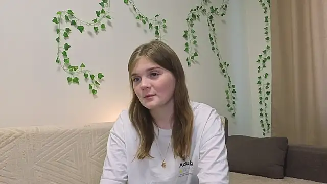 Snapshot of AddieRozo chatting on 9, 10, 2025 AddieRozo online show from 9, 10, 2025
