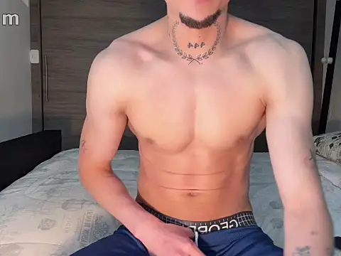 Snapshot of strongManLatino chatting on 15, 7, 2026 strongManLatino online show from 15, 7, 2026
