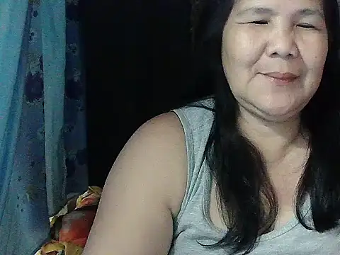 Snapshot of milagrose_rose chatting on 1, 4, 2026 milagrose rose online show from 1, 4, 2026