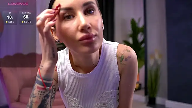 SerenaVelour online show from 4, 11, 2025