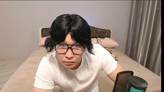 Snapshot of KaiChicken chatting on 8, 10, 2025 KaiChicken online show from 8, 10, 2025