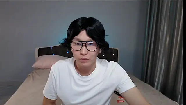 Snapshot of KaiChicken chatting on 12, 10, 2025 KaiChicken online show from 12, 10, 2025