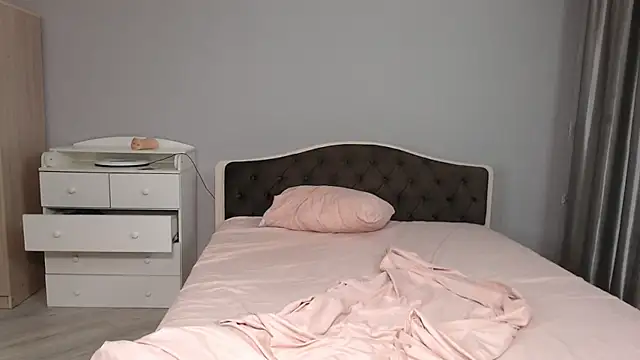 Snapshot of KaiChicken chatting on 29, 11, 2025 KaiChicken online show from 29, 11, 2025