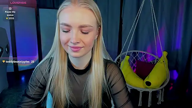 TessaGrays online show from 4, 2, 2026