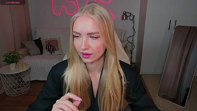 TessaGrays online show from 4, 4, 2026