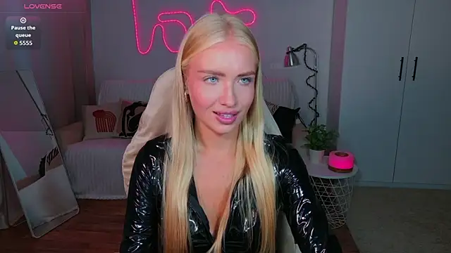 Snapshot of TessaGrays chatting on 6, 8, 2026 TessaGrays online show from 6, 8, 2026