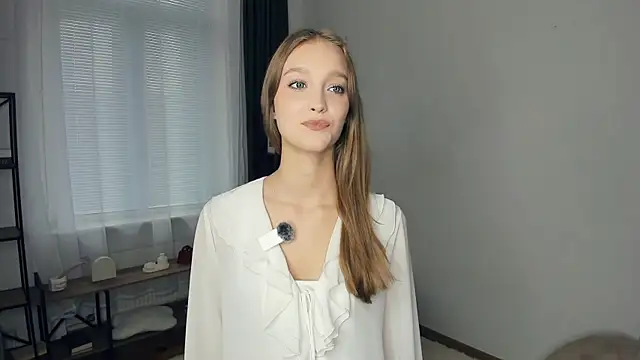 Snapshot of SerrenaAa chatting on 7, 10, 2025 SerrenaAa online show from 7, 10, 2025