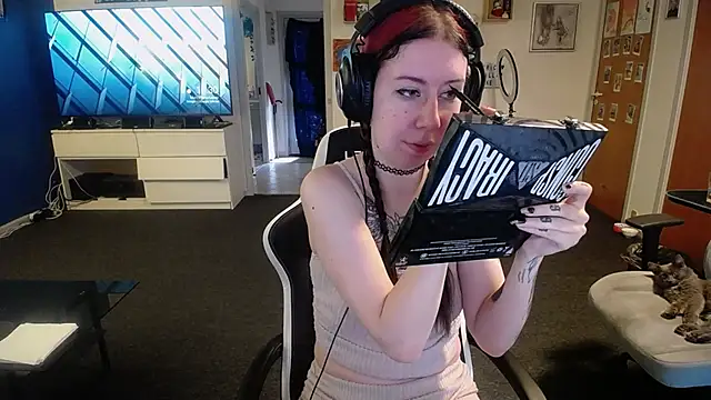 Snapshot of TattooedGirls chatting on 1, 10, 2025 TattooedGirls online show from 1, 10, 2025