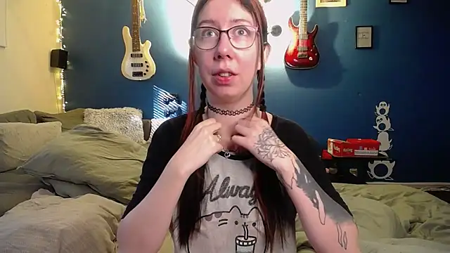 Snapshot of TattooedGirls chatting on 10, 10, 2025 TattooedGirls online show from 10, 10, 2025