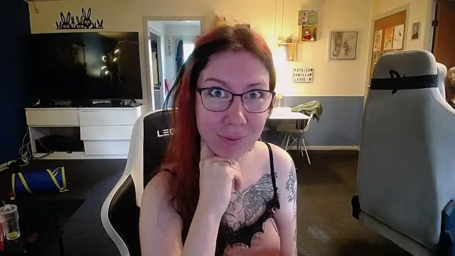 Snapshot of TattooedGirls chatting on 31, 10, 2025 TattooedGirls online show from 31, 10, 2025