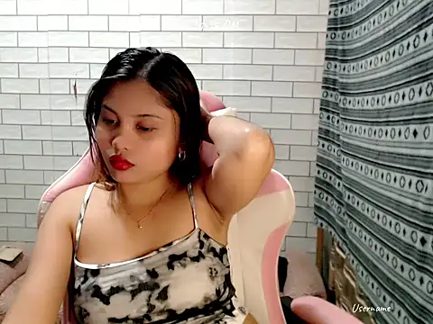 pinay old lover online show from 18, 10, 2025