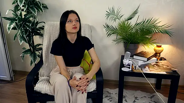 Snapshot of JanellHousen chatting on 7, 10, 2025 JanellHousen online show from 7, 10, 2025
