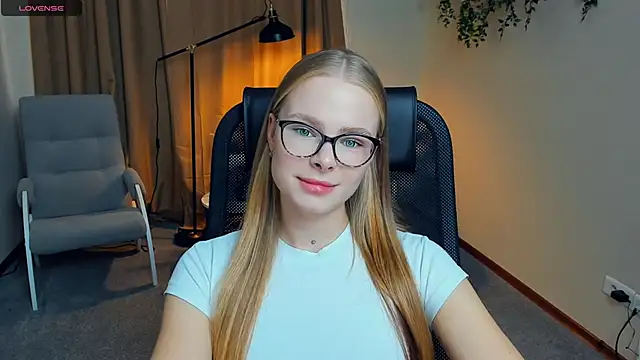 Snapshot of LibbyVenzeio chatting on 2, 10, 2025 LibbyVenzeio online show from 2, 10, 2025