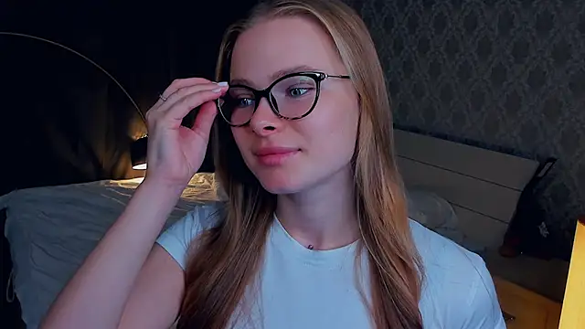 Snapshot of LibbyVenzeio chatting on 23, 10, 2025 LibbyVenzeio online show from 23, 10, 2025