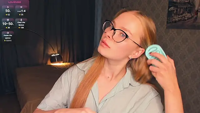 Snapshot of LibbyVenzeio chatting on 17, 11, 2025 LibbyVenzeio online show from 17, 11, 2025