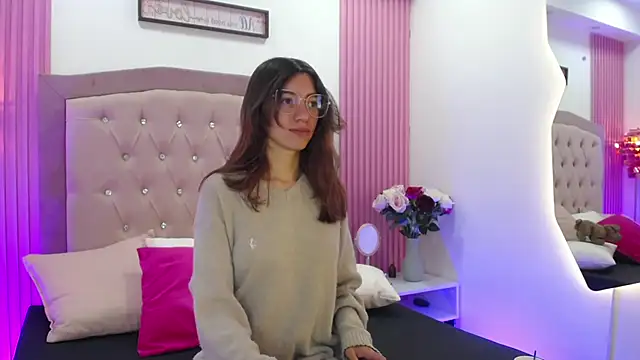 MarinetteLux online show from 12, 3, 2026