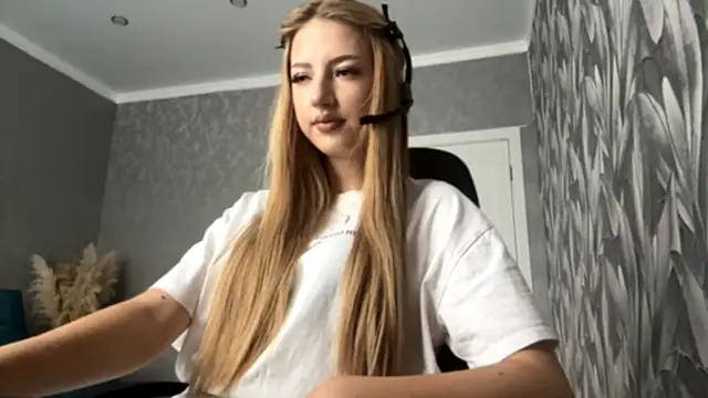 HollyCroker online show from 9, 10, 2025