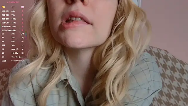 Snapshot of EmyMay chatting on 3, 10, 2025 EmyMay online show from 3, 10, 2025