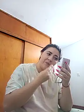 Snapshot of saraaa__ chatting on 2, 10, 2025 saraaa online show from 2, 10, 2025