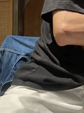 HenryLee1983-cums online show from 1, 6, 2026