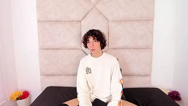 Scaarlett 22  online show from 10, 10, 2025