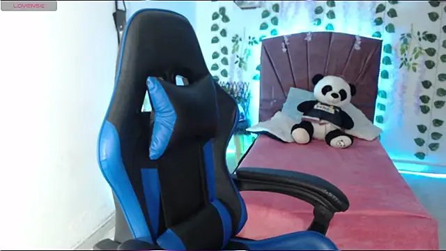 Snapshot of Chloe-laurent03 chatting on 21, 10, 2025 Chloe-laurent03 online show from 21, 10, 2025