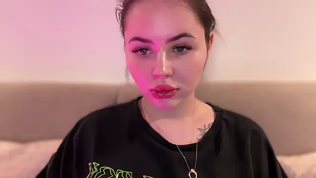 Snapshot of AlmaryKim chatting on 1, 11, 2025 AlmaryKim online show from 1, 11, 2025