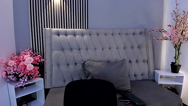 Xiomara Stwart online show from 11, 1, 2026