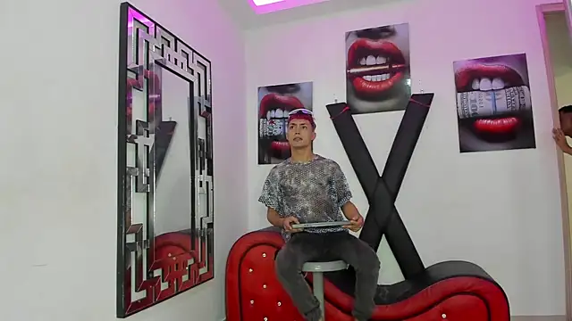 VERY HOT GUYS online show from 8, 11, 2025