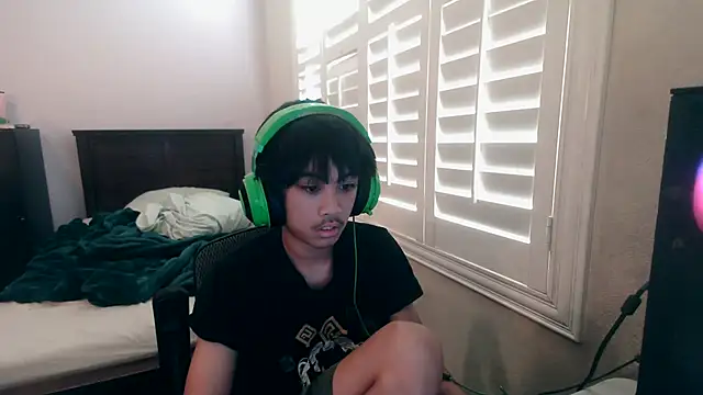 Snapshot of youngasianboy2007 chatting on 24, 10, 2025 youngasianboy2007 online show from 24, 10, 2025