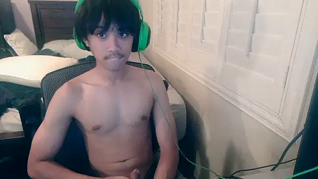 Snapshot of youngasianboy2007 chatting on 28, 10, 2025 youngasianboy2007 online show from 28, 10, 2025