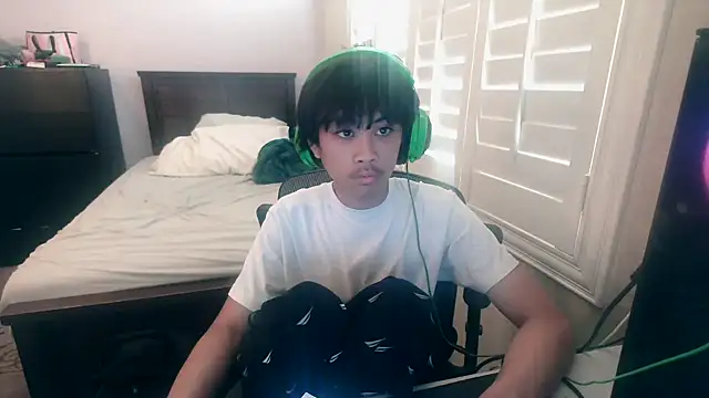 Snapshot of youngasianboy2007 chatting on 29, 10, 2025 youngasianboy2007 online show from 29, 10, 2025