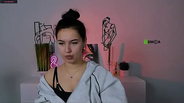 Snapshot of vivy_star1 chatting on 19, 10, 2025 vivy star1 online show from 19, 10, 2025